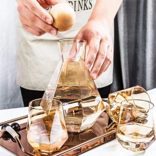 Geometric edgeglass cold water carafe 3 Geometric edgeglass cold water carafe 3